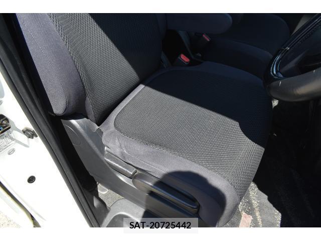 Nissan SERENA 2006-01 7796552-11