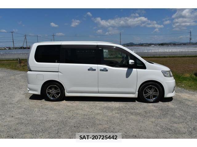 Nissan SERENA 2006-01 7796552-3