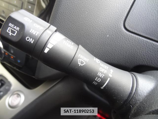 Nissan SERENA 2015-02 7805244-13