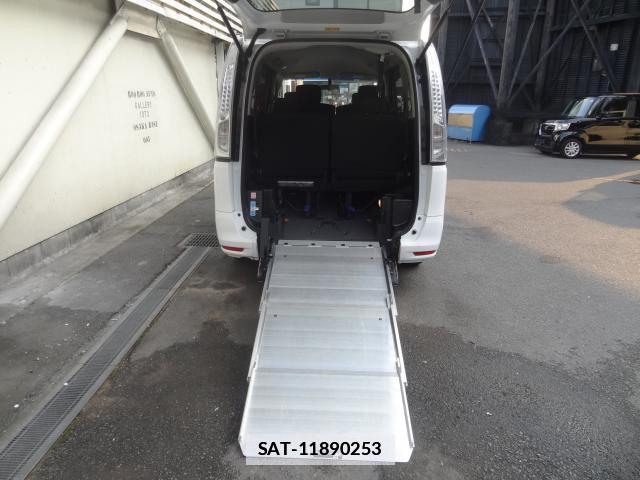 Nissan SERENA 2015-02 7805244-5