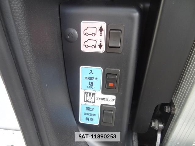 Nissan SERENA 2015-02 7805244-6