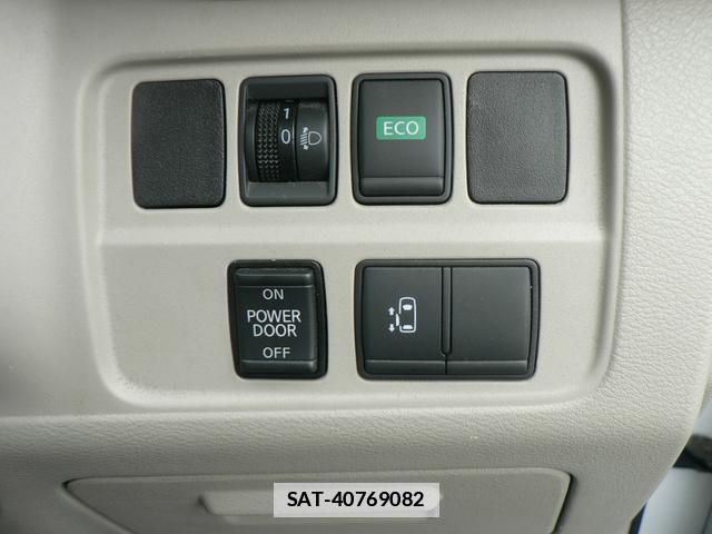 Nissan SERENA 2018-02 7806694-12