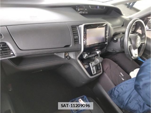 Nissan SERENA 2017-08 7807232-2