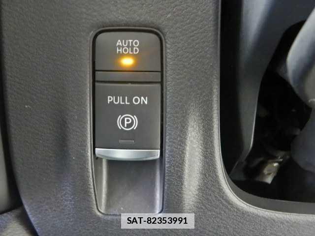 Nissan SERENA 2023-03 7810814-10