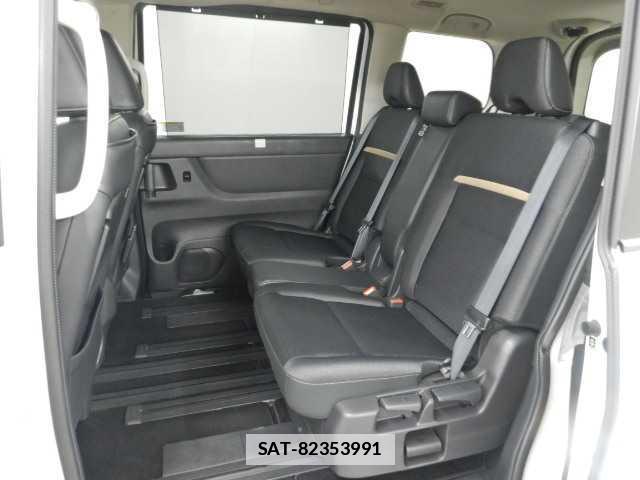 Nissan SERENA 2023-03 7810814-17