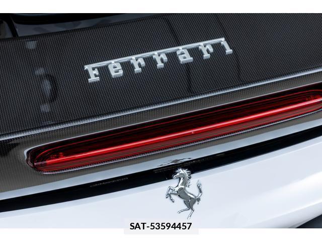 Ferrari SF90 Stradale 2022 7801784-17