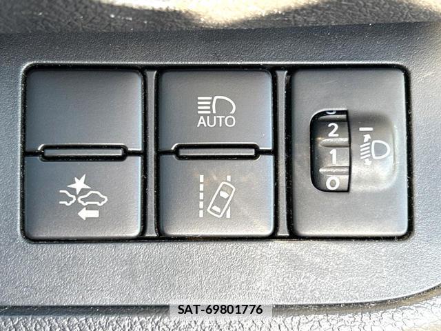 Toyota SIENTA 2016-09 7799323-6