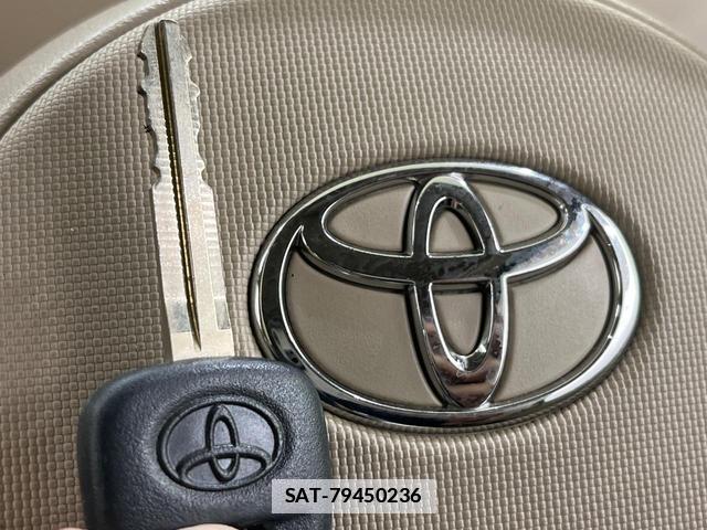 Toyota SIENTA 2009-11 7799409-6