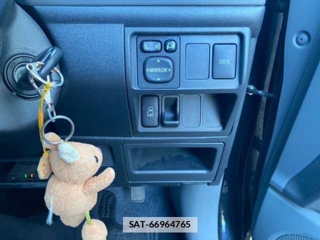 Toyota SIENTA 2012-06 7799908-11