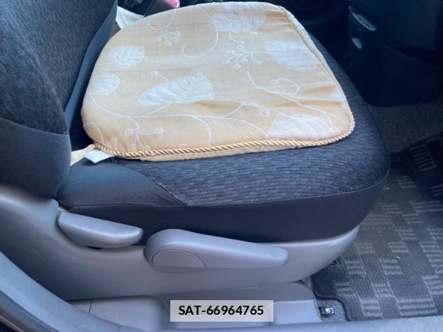 Toyota SIENTA 2012-06 7799908-7