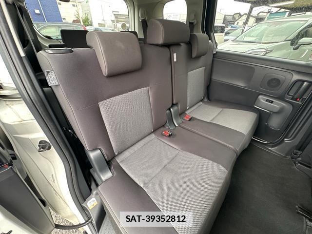 Toyota SIENTA 2023-07 7802814-12