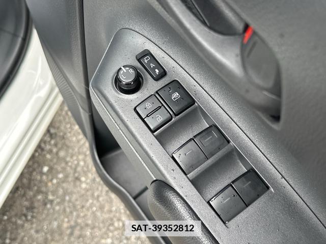 Toyota SIENTA 2023-07 7802814-18