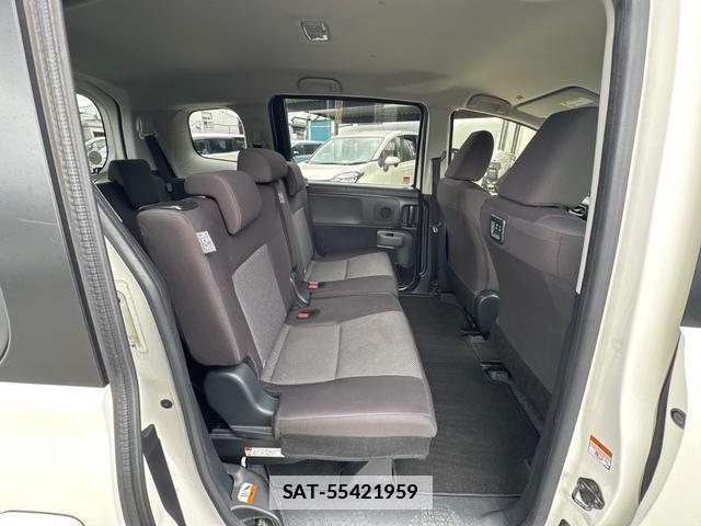 Toyota SIENTA 2023-07 7802818-12