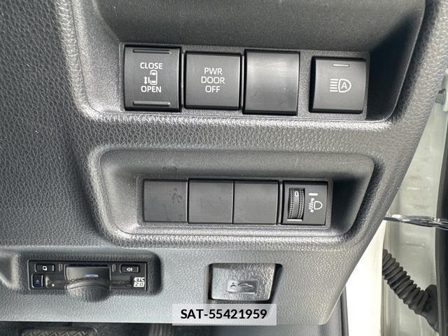 Toyota SIENTA 2023-07 7802818-7