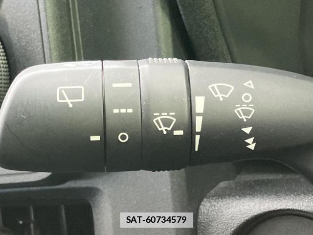 Toyota SIENTA 2023-08 7803351-16