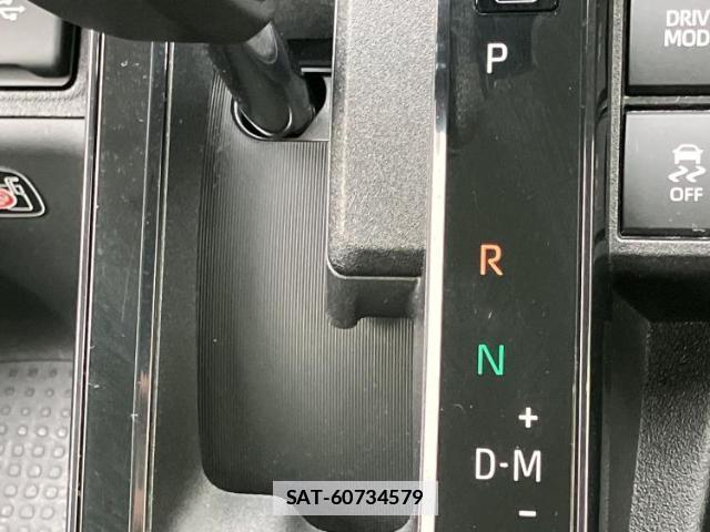 Toyota SIENTA 2023-08 7803351-17