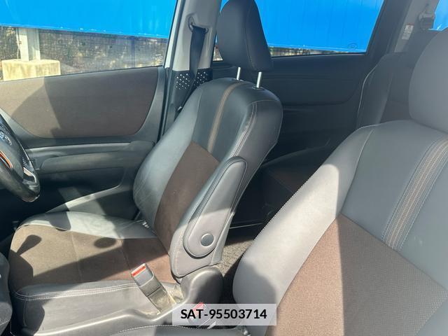 Toyota SIENTA 2018-09 7803582-11