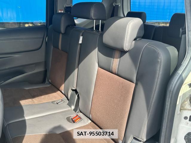 Toyota SIENTA 2018-09 7803582-13