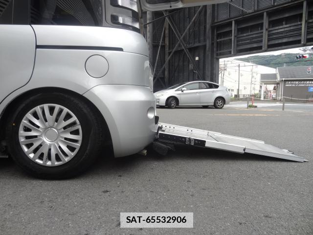 Toyota SIENTA 2011-10 7805236-11