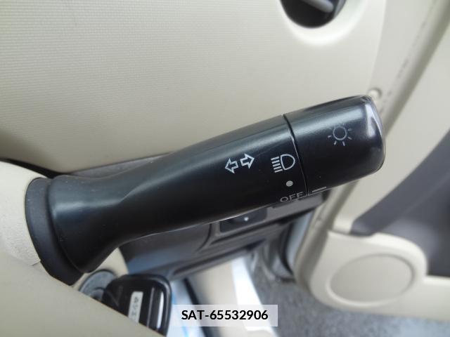 Toyota SIENTA 2011-10 7805236-17