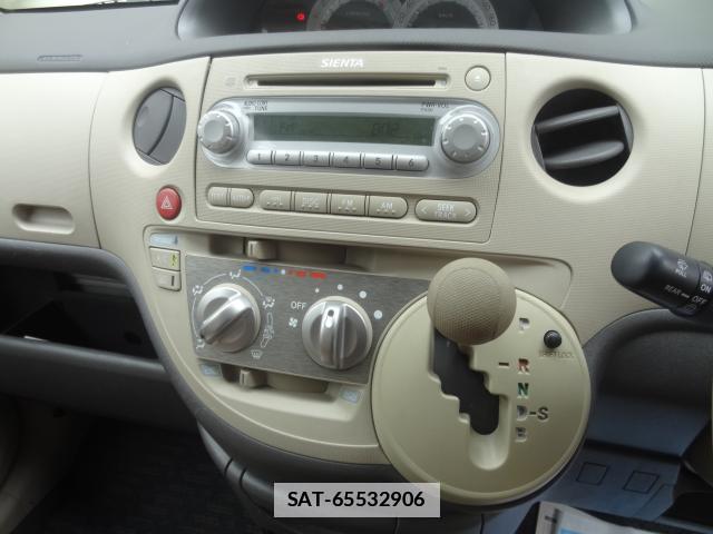 Toyota SIENTA 2011-10 7805236-18