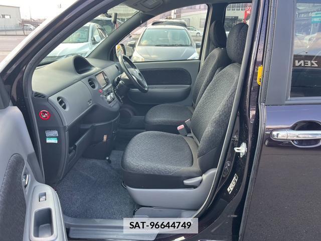 Toyota SIENTA 2014-11 7805868-11
