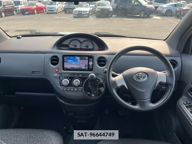 Toyota SIENTA 2014-11 7805868-15