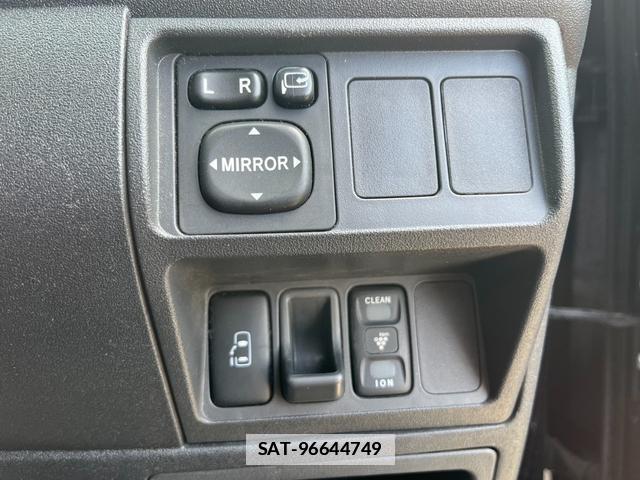 Toyota SIENTA 2014-11 7805868-19