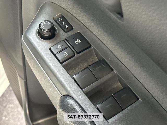 Toyota SIENTA 2023-07 7808997-18