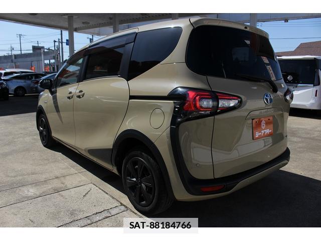 Toyota SIENTA 2019-10 7809432-11