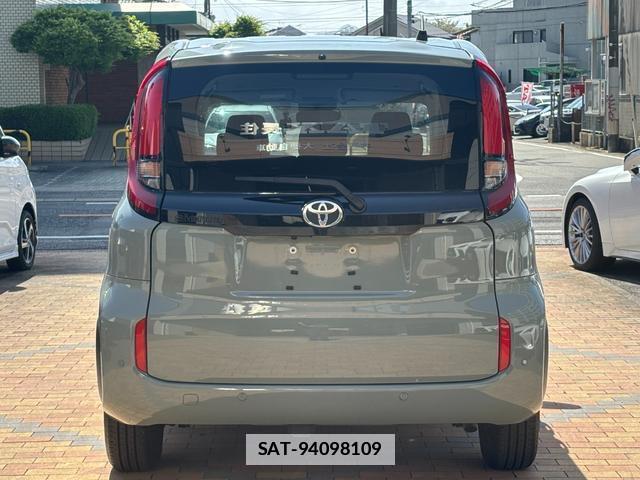 Toyota SIENTA 2022-10 7809583-17