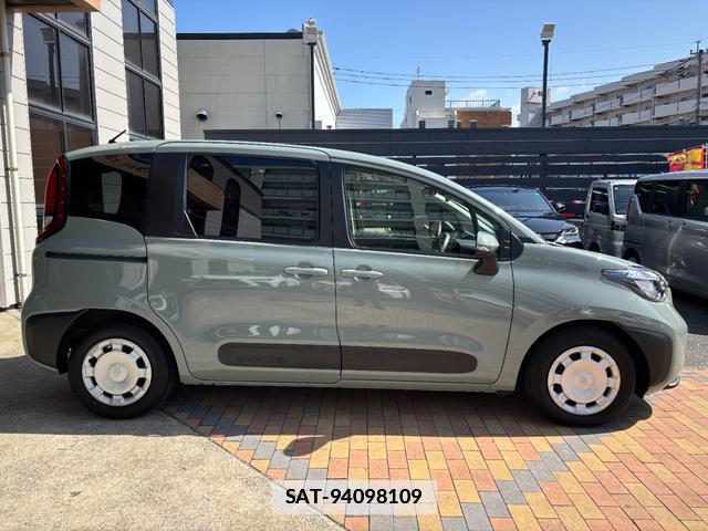 Toyota SIENTA 2022-10 7809583-8