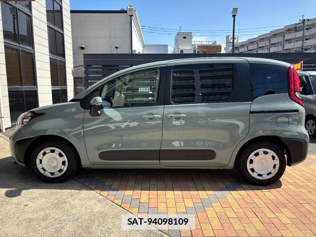 Toyota SIENTA 2022-10 7809583-9