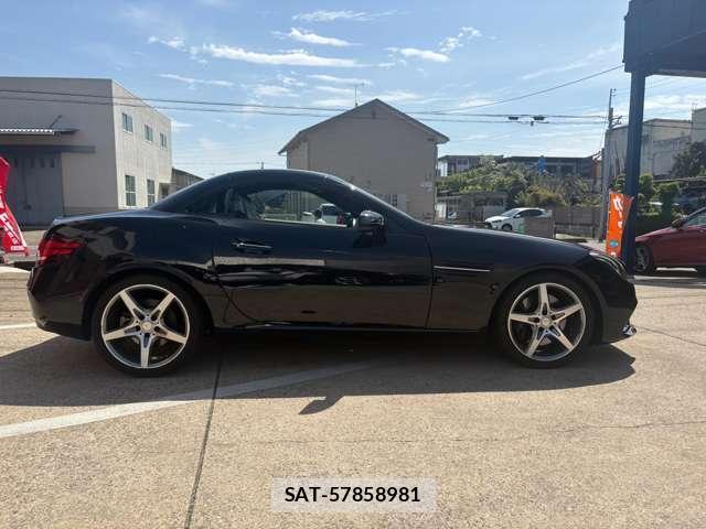 Mercedes Benz SLC 2017-04 7809662-3