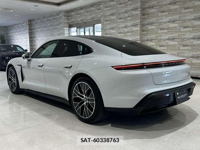 Porsche Taycan 2021-10 7799706-1
