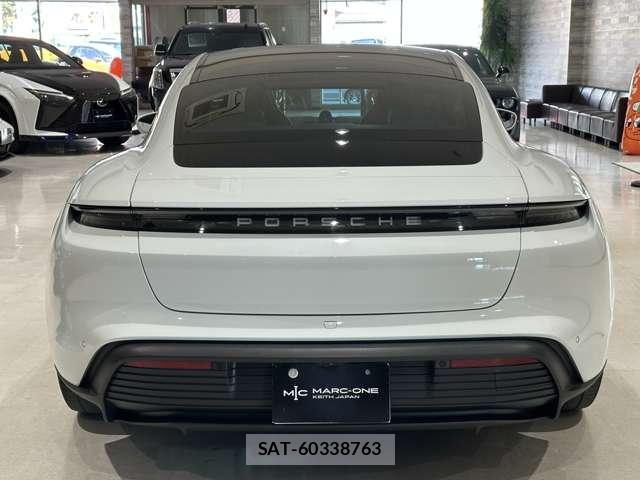 Porsche Taycan 2021-10 7799706-4