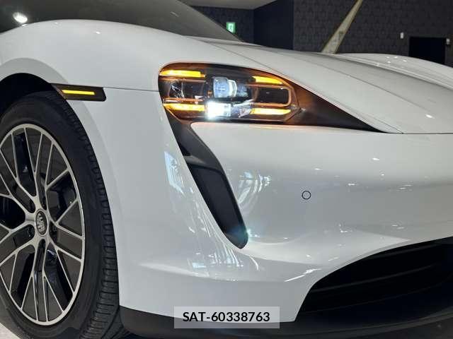 Porsche Taycan 2021-10 7799706-7