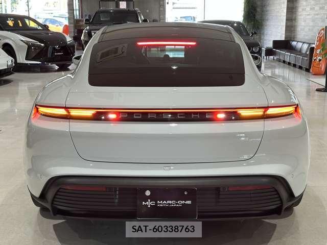 Porsche Taycan 2021-10 7799706-8