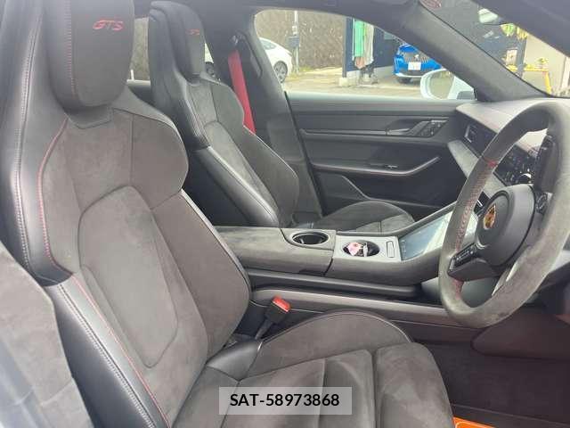 Porsche Taycan 2022-08 7802602-1