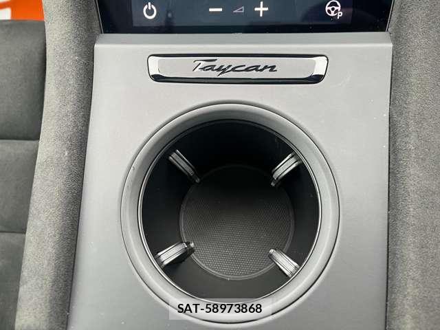 Porsche Taycan 2022-08 7802602-6