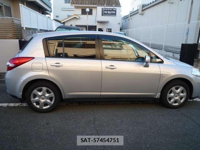 Nissan TIIDA 2010-08 7810925-7