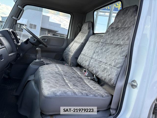 Mazda TITAN DASH 2009-11 7809594-6