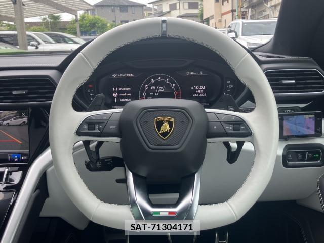 Lamborghini URUS 2022-03 7810206-3
