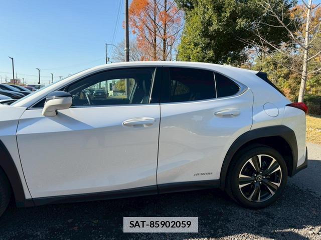 Lexus UX 2021-01 7794352-1