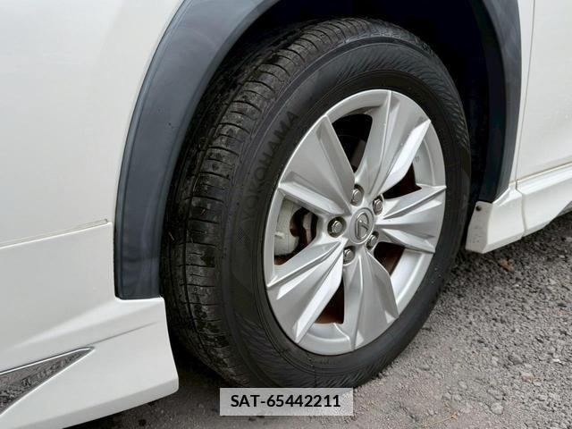 Lexus UX 2019-04 7794361-7