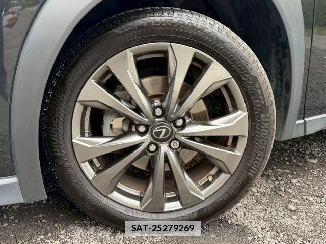 Lexus UX 2021-01 7794374-7