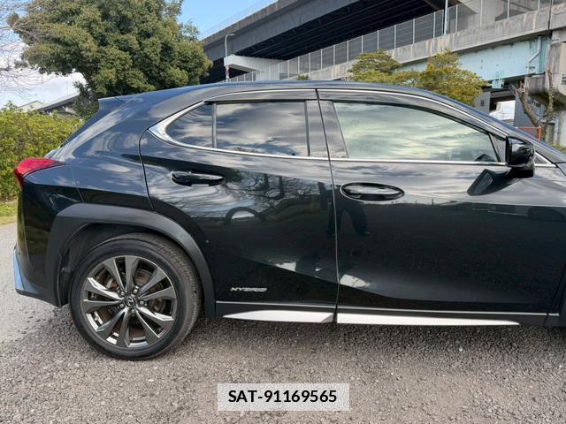 Lexus UX 2019-02 7794377-1