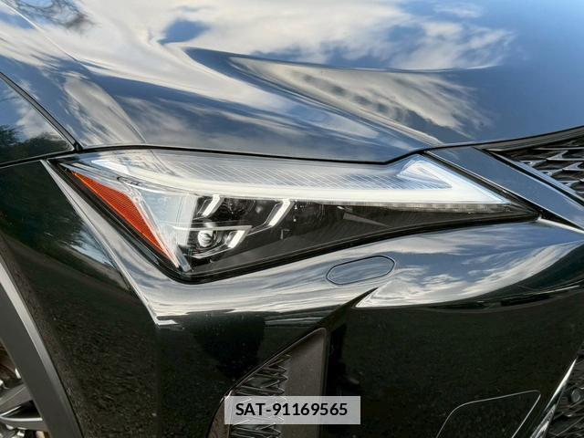 Lexus UX 2019-02 7794377-12