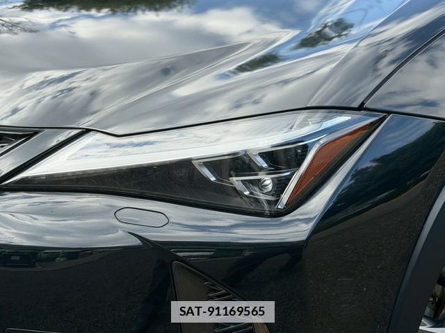 Lexus UX 2019-02 7794377-9