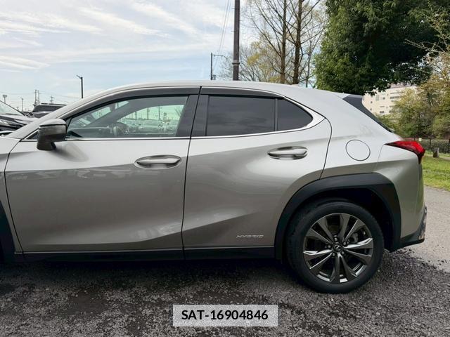 Lexus UX 2020-03 7794403-1